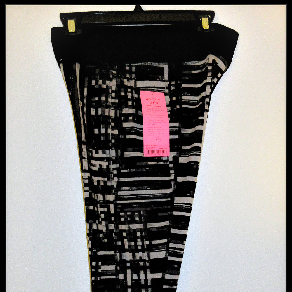 BETSEY JOHNSON PERFORMANCE CAPRI NWT